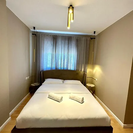 Friendly Center Near Center Apartment Tirana